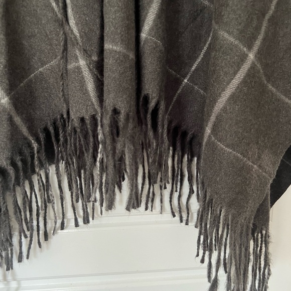 Ricki's Gray Plaid Sweater - Picture 3 of 3